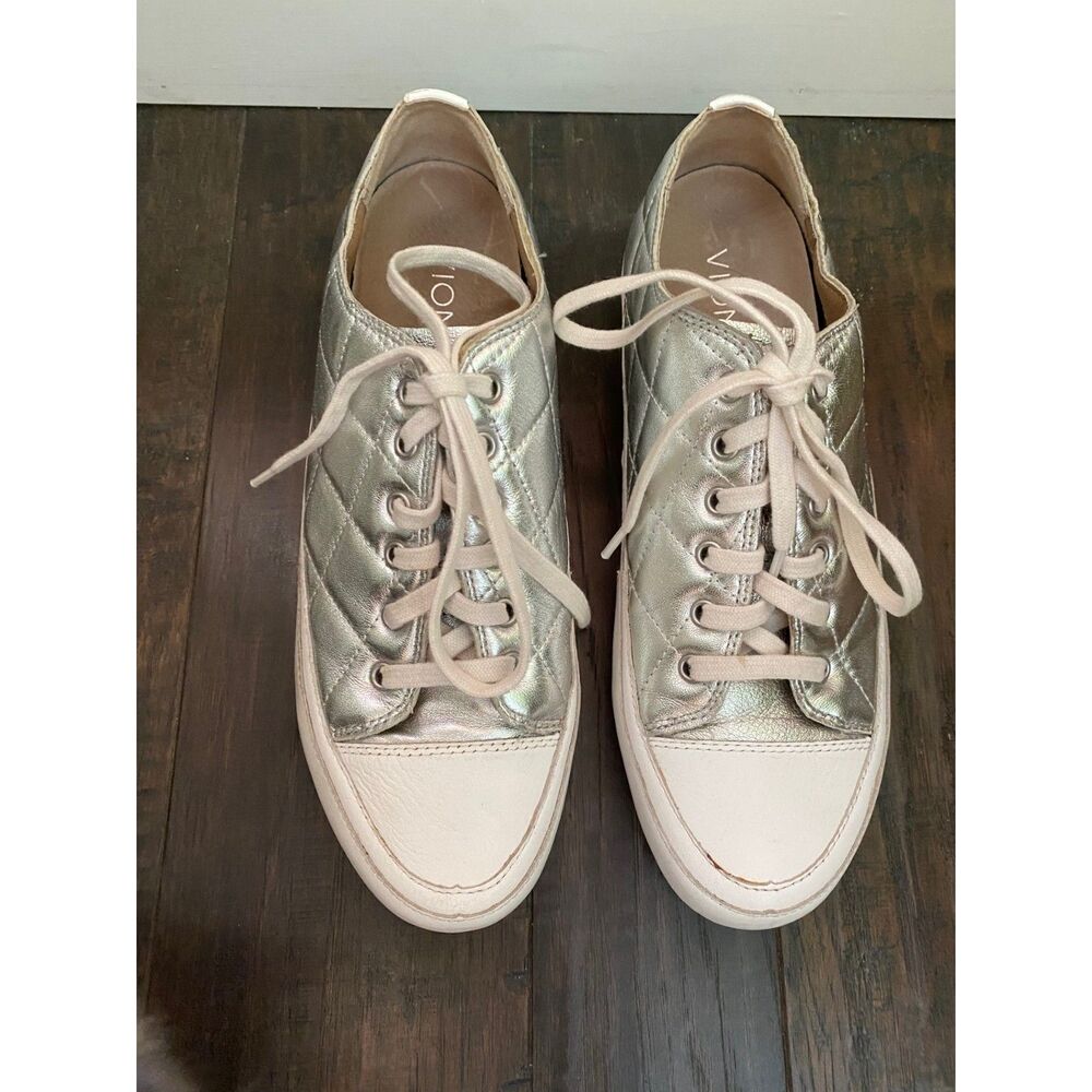EUC Vionic Edie Silver Quilted Orthopedic Comfort Sneakers 41 / 9